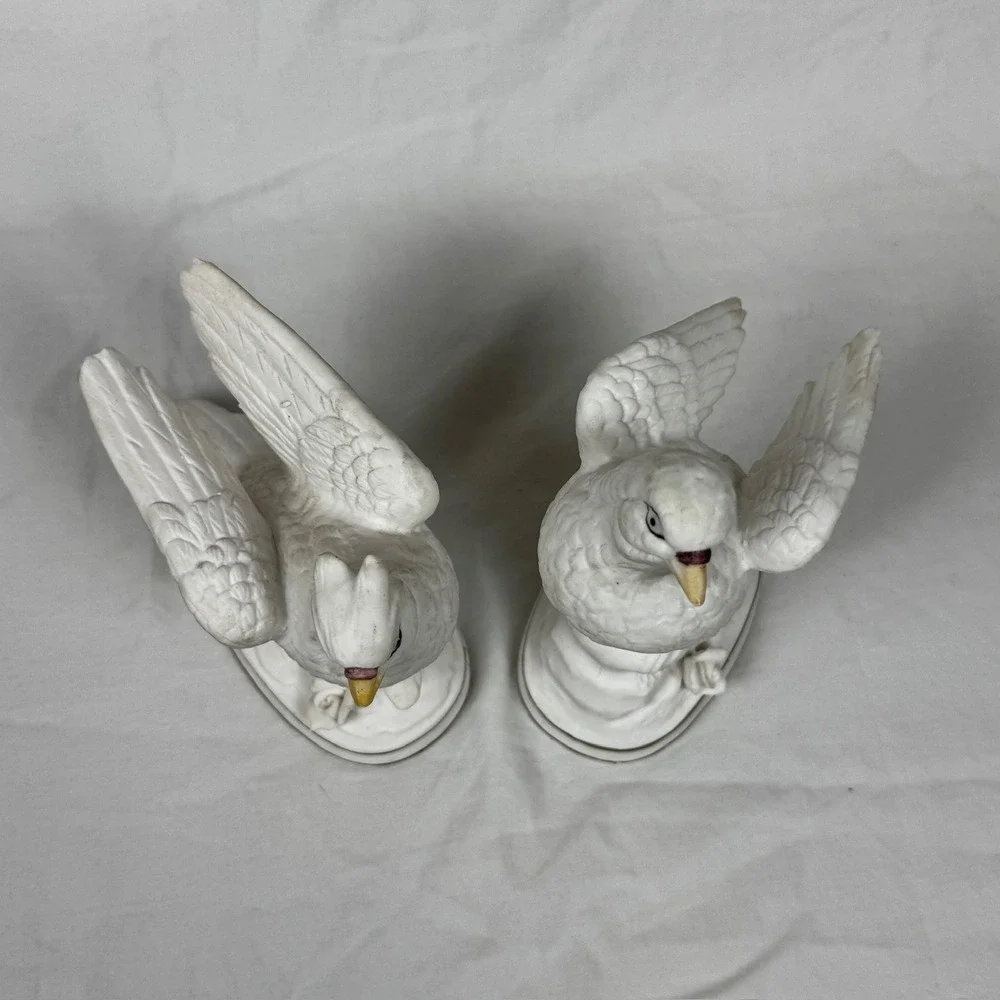Vintage Enesco Bisque Porcelain White Bird Figurines Pair Doves Pigeons Japan